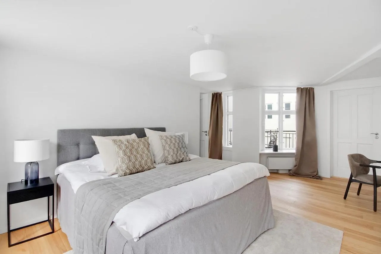 Sanders Regent - Popular Three-Bedroom Apartment Near Central Square Копенгаген 0*,  Дания