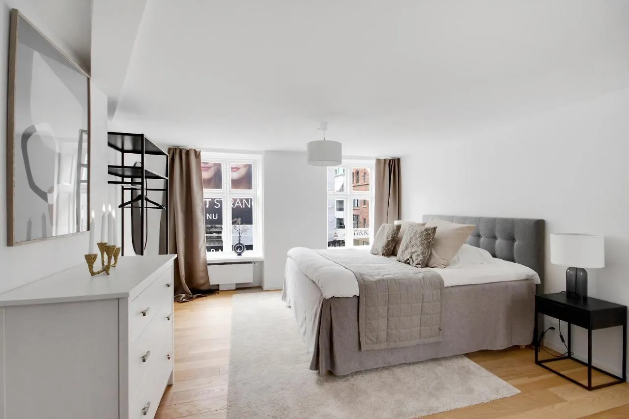 Sanders Regent - Popular Three-Bedroom Apartment Near Central Square Copenhagen Denmark
