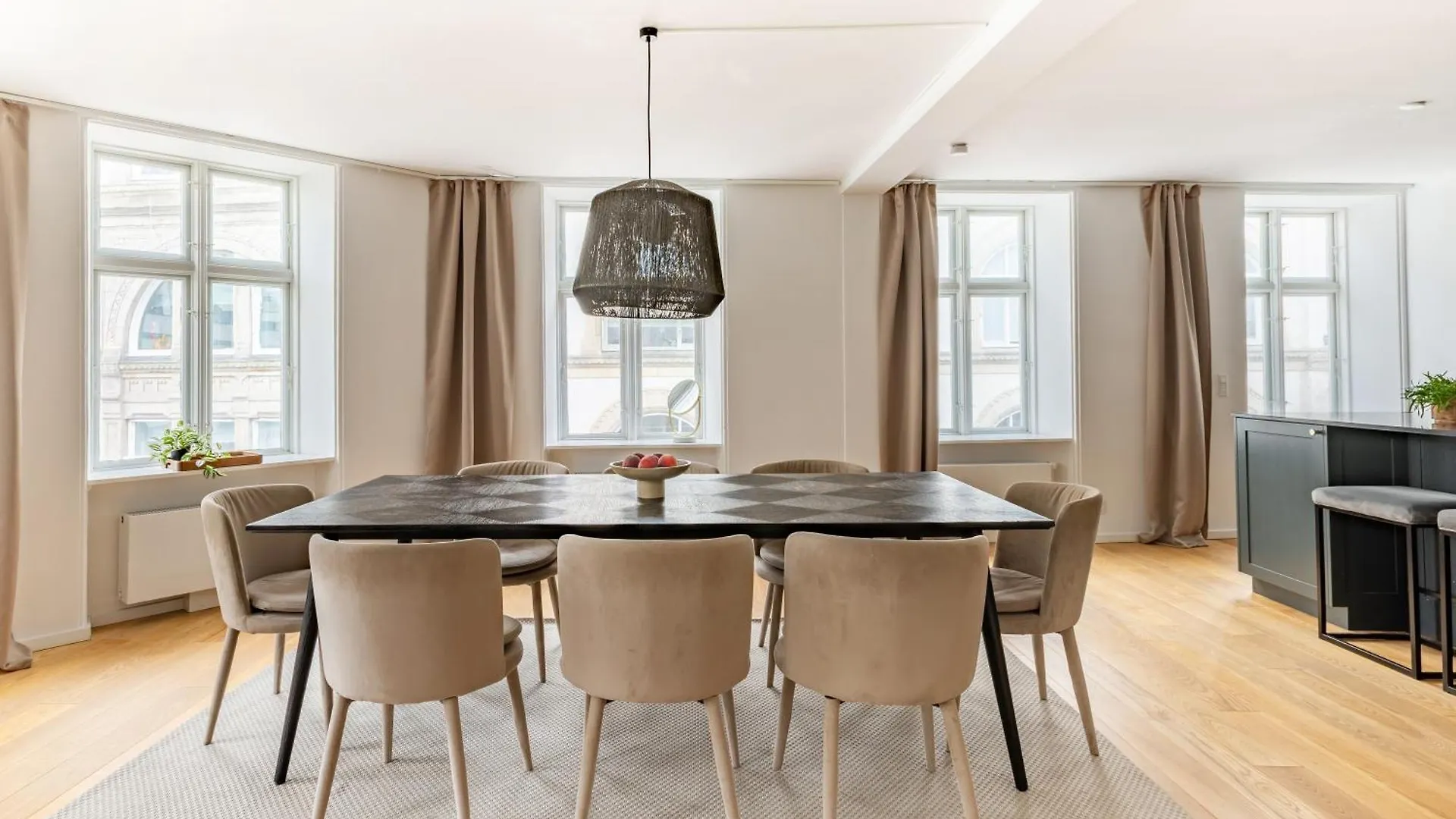 Sanders Regent - Popular Three-Bedroom Apartment Near Central Square Copenhagen