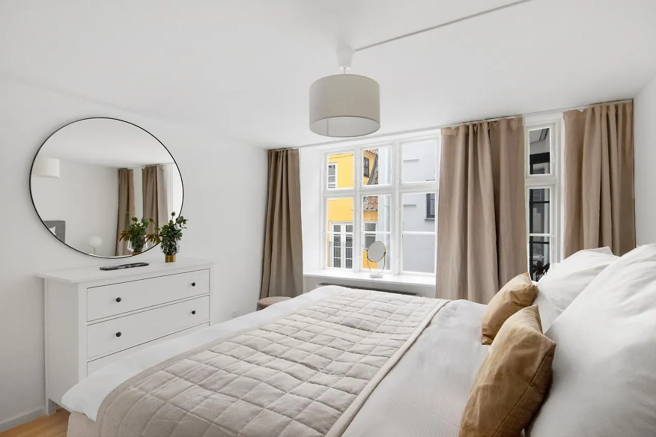 Sanders Regent - Popular Three-Bedroom Apartment Near Central Square Copenhagen Denmark
